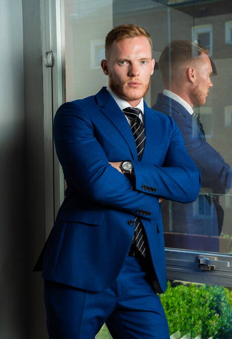 Der starke Emir Boscatto und der gut gebaute Sean Weiss lutschen und vögeln sich gegenseitig