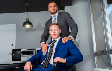 Der starke Emir Boscatto und der gut gebaute Sean Weiss lutschen und vögeln sich gegenseitig