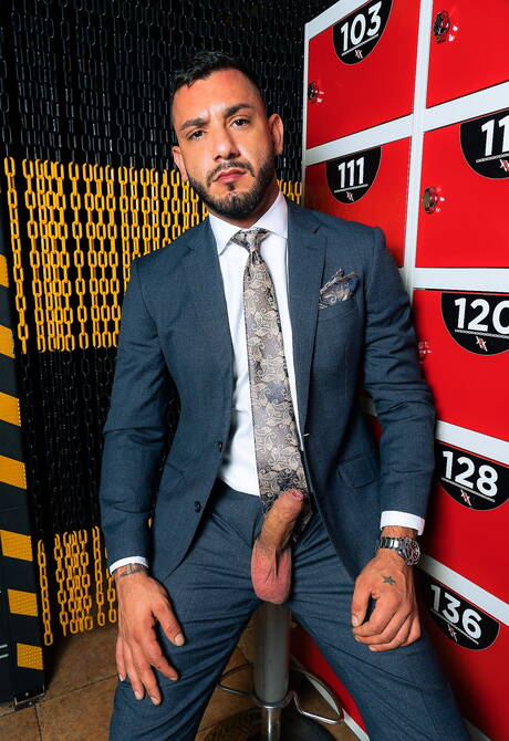 Der englische Otter Drew Dixon und der attraktive Leo La Rosa ficken nach dem Blowjob in den Arsch