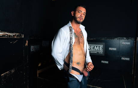 Der englische Otter Drew Dixon und der attraktive Leo La Rosa ficken nach dem Blowjob in den Arsch