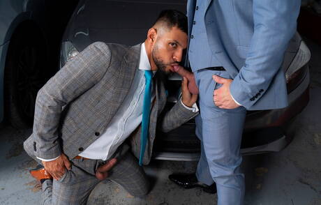 スーパースタッドのダン・タイザーと筋肉質のオスカー・イヴァンがチンコをしゃぶった後にアナルファック