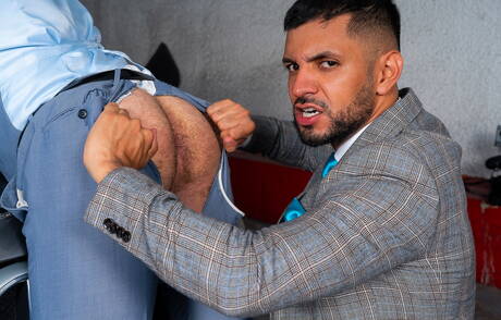 Superhengst Dan Tyser und der muskulöse Oskar Ivan ficken Arsch, nachdem sie Schwänze gelutscht haben