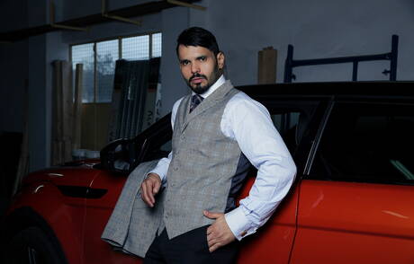 Latino-Otter Jean Franko und amerikanischer Otter Mike De Marko gefesselt