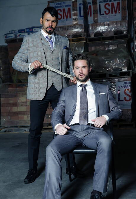 Latino otter Jean Franko and american otter Mike De Marko bondaged