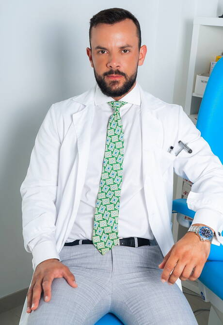 Der haarige englische Hengst Drew Dixon und der portugiesische Bär Sir Peter haben sich gegenseitig geknallt