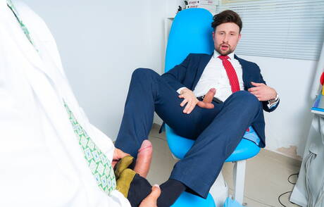 Der haarige englische Hengst Drew Dixon und der portugiesische Bär Sir Peter haben sich gegenseitig geknallt