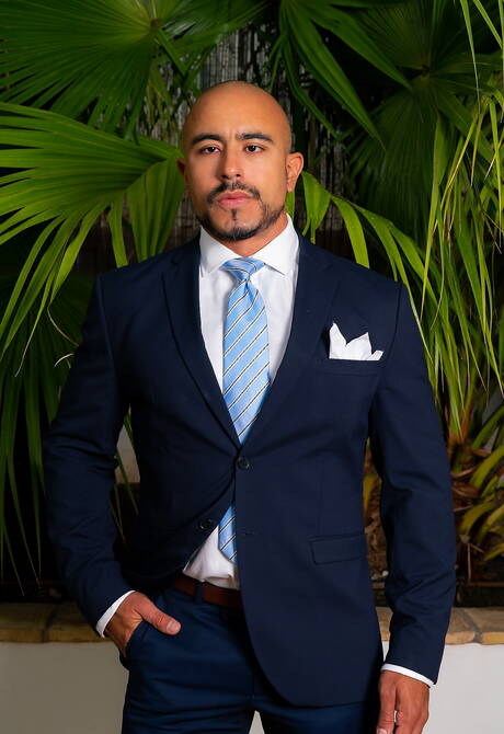 恥知らずな仲間アラン・ヴィセンゾ、エミール・ボスカット、グスタボ・クルスがプールで愛し合う