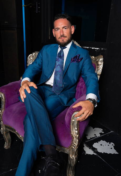 Beefcake Derek Allen and hunky guy Justin Jett in cock sucking scene