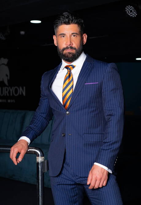 Der Muskelprotz Derek Allen und der attraktive Justin Jett in einer Schwanzlutschszene