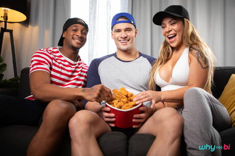 Beautiful friends Laura Fox, Trent King and Malik Delgaty love bisexual pleasure