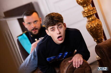 De knappe Amerikaanse jongen Joey Mills en de hete Portugese beer Sir Peter hebben goede seks