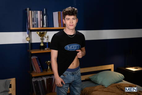 Strongman Damian Night and american young dude Drake Von sucking and screwing each other