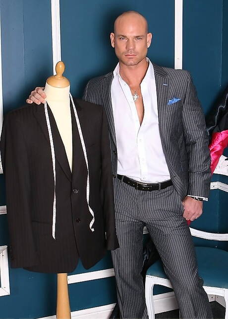 Kurt Rogers musculoso posando nu