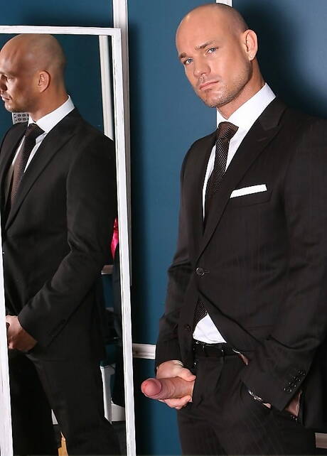 Kurt Rogers musculoso posando nu