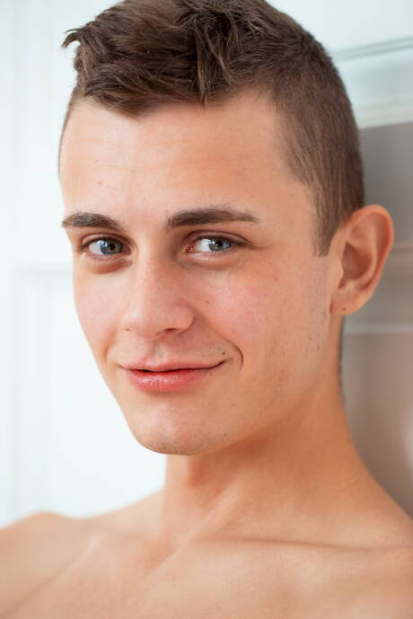 Hungarian twink Riff Dornan posing naked and showing tight ass