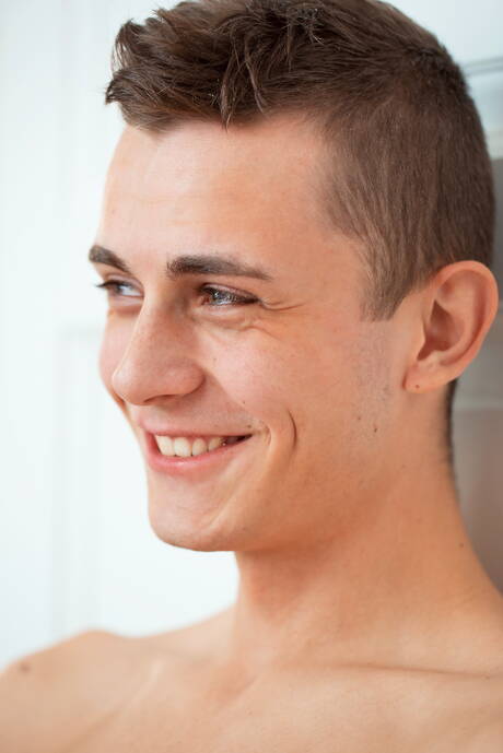 Hungarian twink Riff Dornan posing naked and showing tight ass