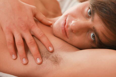 Well-built Ruben Broady posing naked and showing hot ass