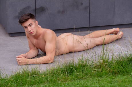 Strongman Cristiano Cruzo undressing and showing hot butt outdoor