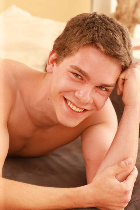 Young Lars Halty undressing and showing hot butt