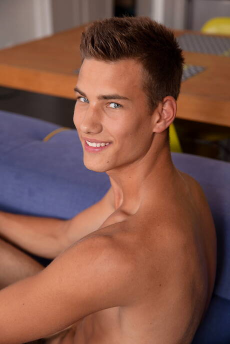 Belami Online: Czech twink Tom Houston posing nude and showing tight butt