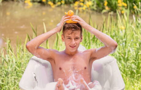 Czech beefy Hoyt Kogan and well-built Frederick Perin get naked and showing ass in bathroom