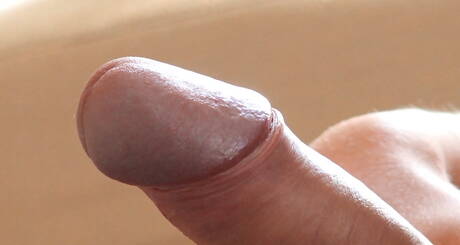 捷克肌肉男Ashton Montana在廚房自慰