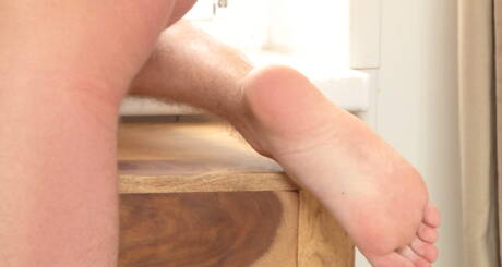 Il sexy Jerry Bogdanovich gioca con il cazzo