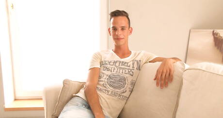 小男孩托比·吉賓斯手淫