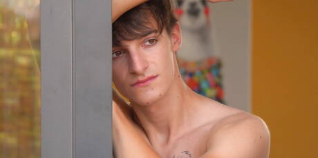 Il bel Miles Murray si masturba il cazzo