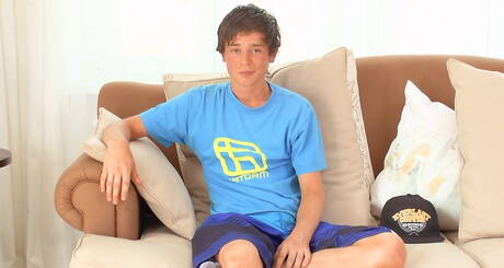 ハンク・ボビー・ラーソンが自慰行為をしている