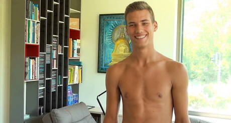 Der tschechische Junge Tom Houston masturbiert