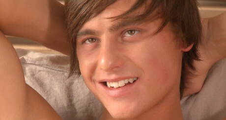 Stud Ruben Broady wanking