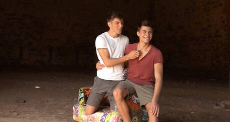 Hengst Kirk Gauguin und der muskulöse Allan Aimée haben ein Vergnügen