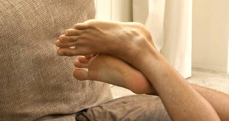 Stefan Nilsson musculoso se masturbando