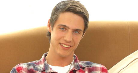 Hunky guy Gary Conroy undressing and showing nice butt