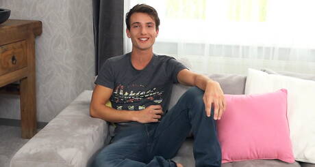 Beautiful boy Iain Landry jack off his cock