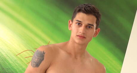 O bonitão Rico Gabbani se masturbando