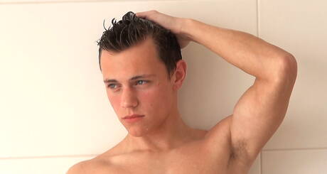 Belami Online: Strongman Leo Lamech wanking in shower