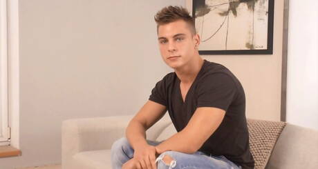 Gespierde Kory Frazer speelt met pik