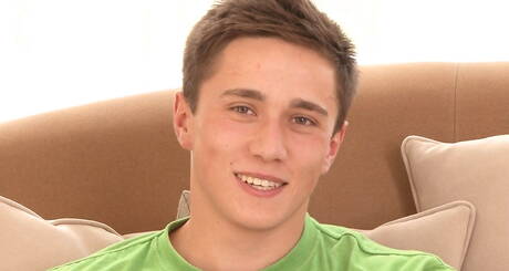 Dobrze zbudowany Andreas Black ma przyjemność