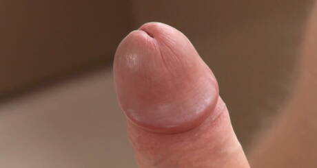 Goed gebouwde Sebastien Bodine masturbeert