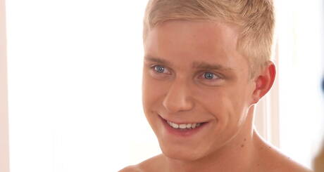 Der tschechische Hengst Yannick Modine wichst