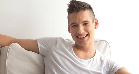 Hot twink Roman Lavigne posing nude