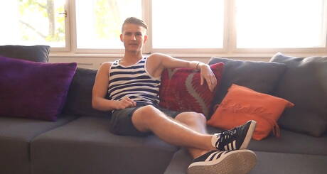 Beefy Jasper Morreau jerk off his cock