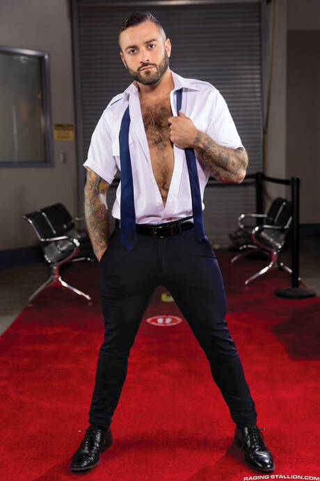 Raging Stallion: American hairy bear Drew Valentino and  Morgxn Thicke drilling an ass