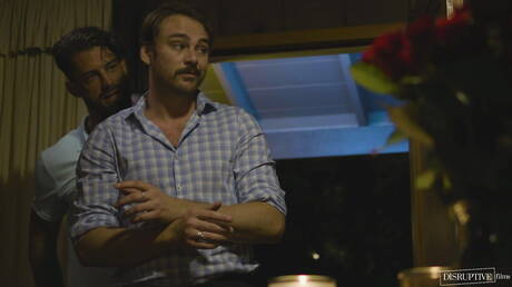 Twee Amerikaanse jongens, volwassen beer Alpha Wolfe en otter Max Adonis, in hete homoseksuele actie