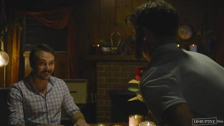 Twee Amerikaanse jongens, volwassen beer Alpha Wolfe en otter Max Adonis, in hete homoseksuele actie