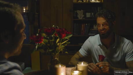 Twee Amerikaanse jongens, volwassen beer Alpha Wolfe en otter Max Adonis, in hete homoseksuele actie