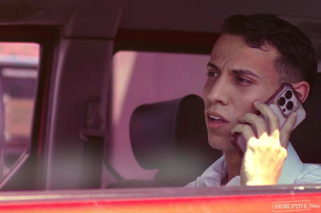 Il fusto latino Des Irez e il peloso stallone americano Mason Lear scopano dopo aver succhiato il cazzo