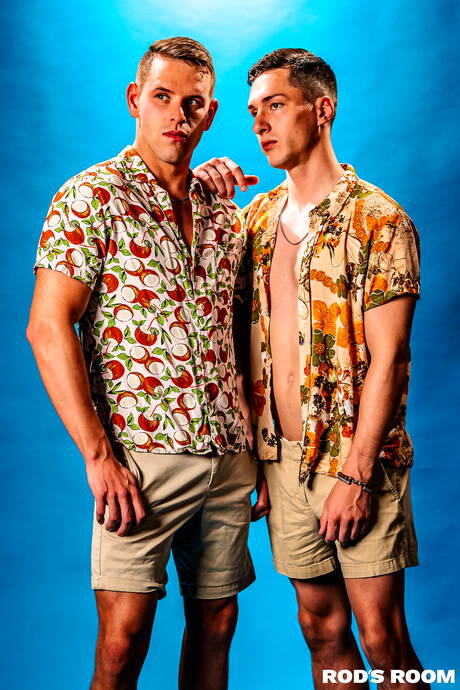 Famous americans, bodybuilder Shane Cook and hunk Tristan Hunter have a hot sex outdoor